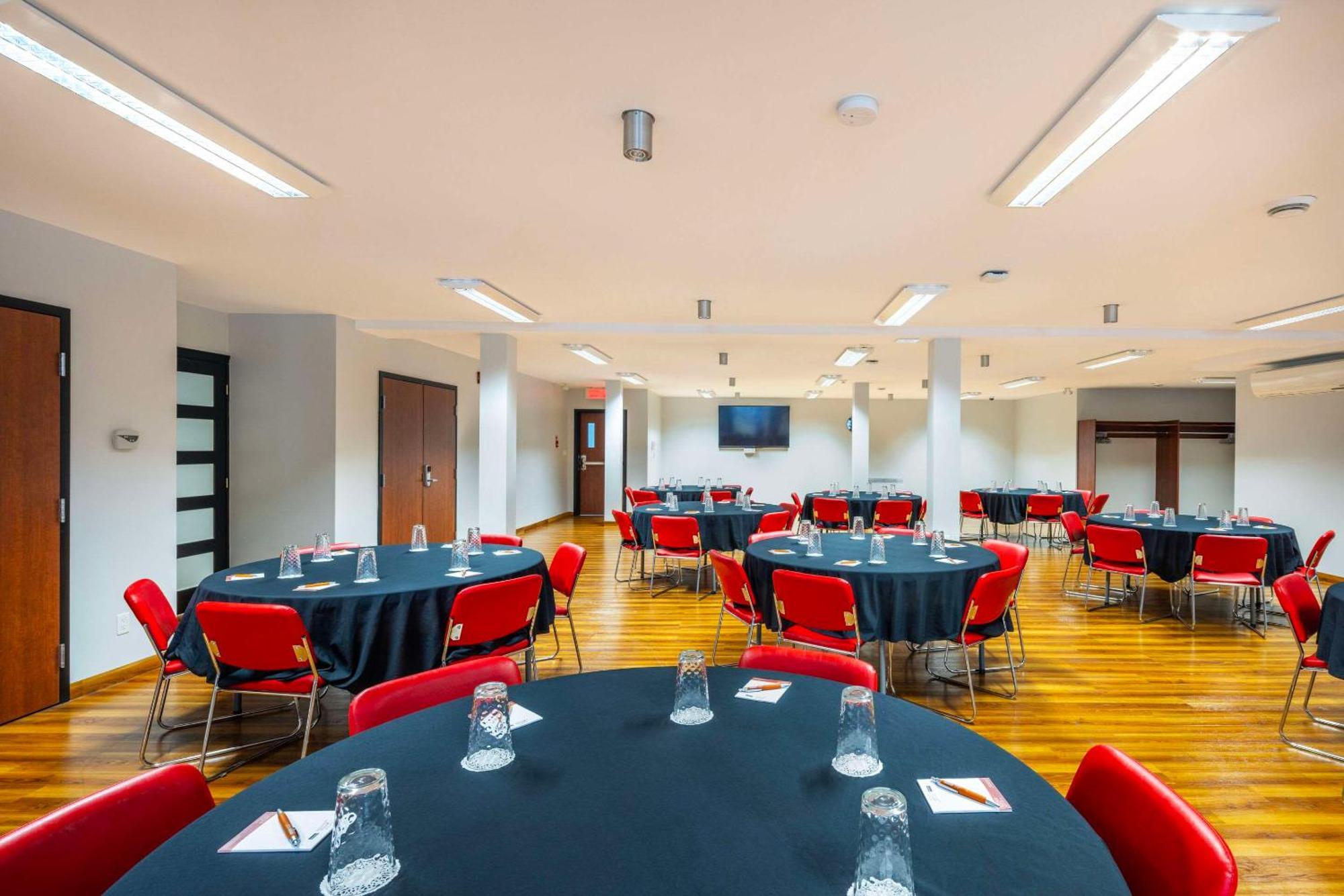 Les Suites De Laviolette Ascend Hotel Collection Trois-Rivieres Bagian luar foto