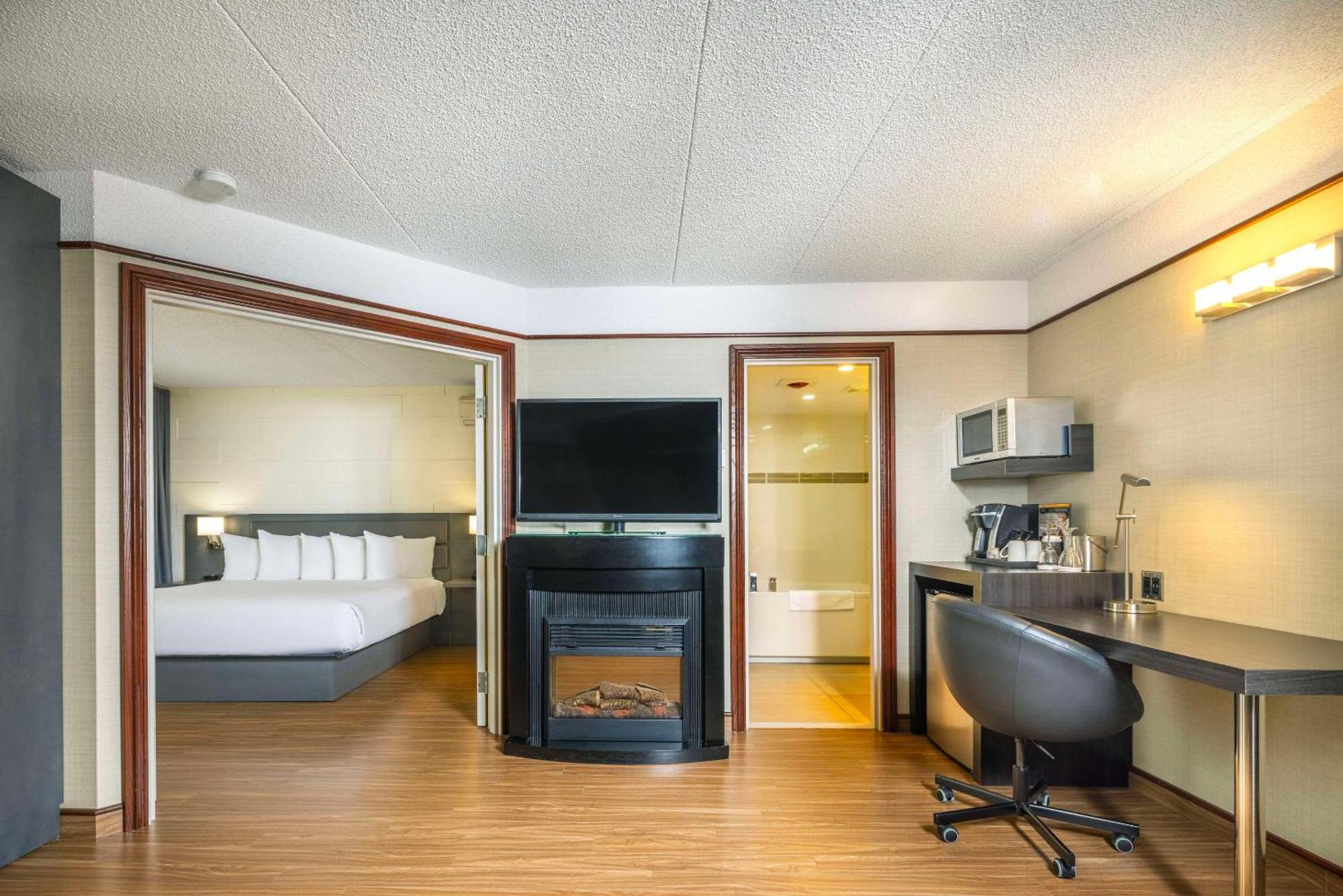 Les Suites De Laviolette Ascend Hotel Collection Trois-Rivieres Bagian luar foto