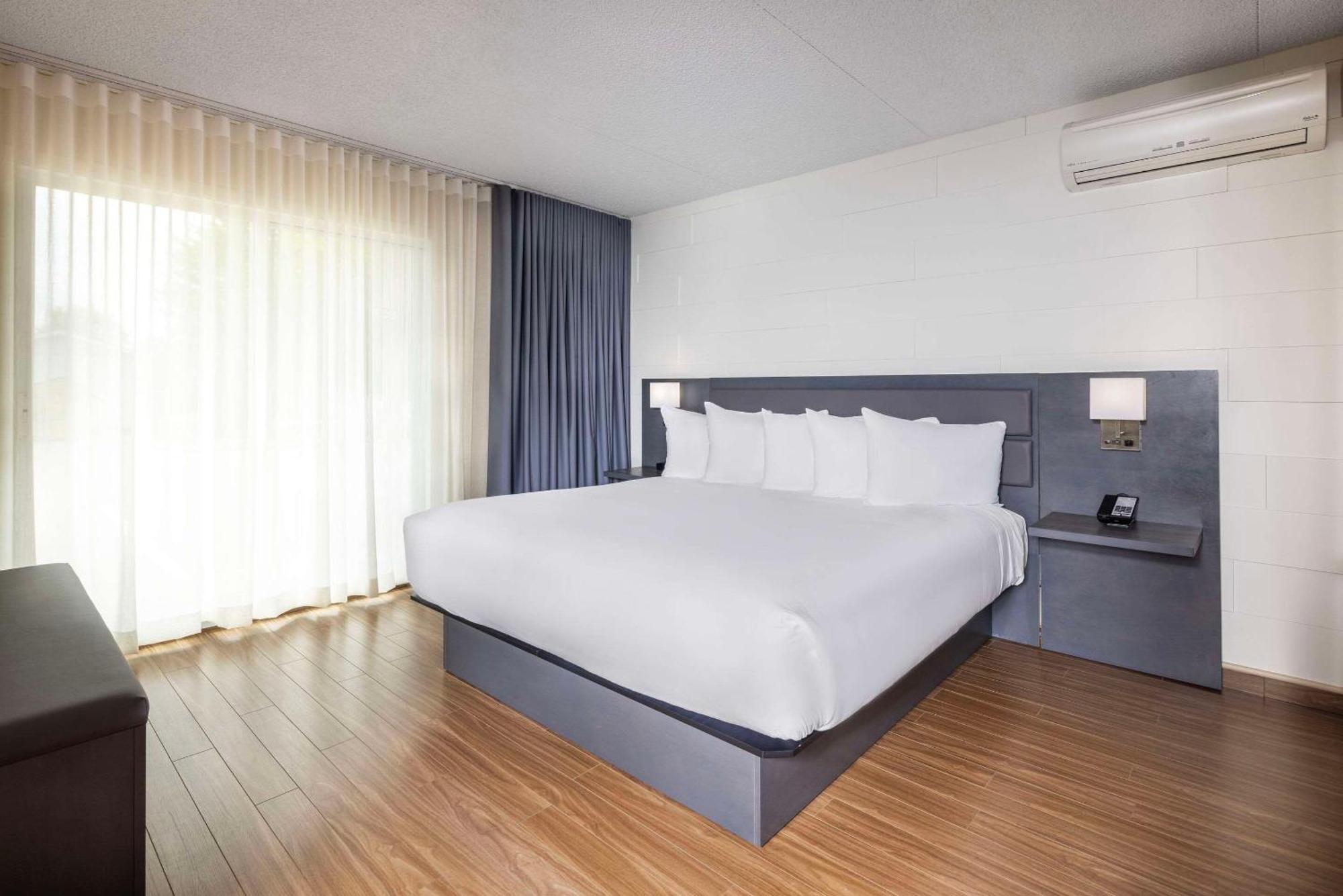 Les Suites De Laviolette Ascend Hotel Collection Trois-Rivieres Bagian luar foto
