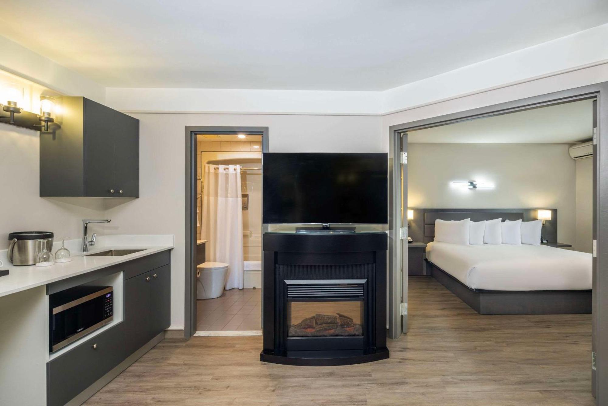 Les Suites De Laviolette Ascend Hotel Collection Trois-Rivieres Bagian luar foto
