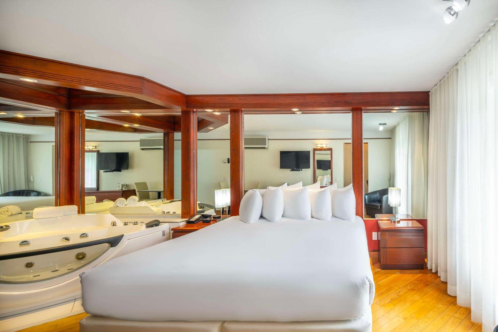 Les Suites De Laviolette Ascend Hotel Collection Trois-Rivieres Bagian luar foto